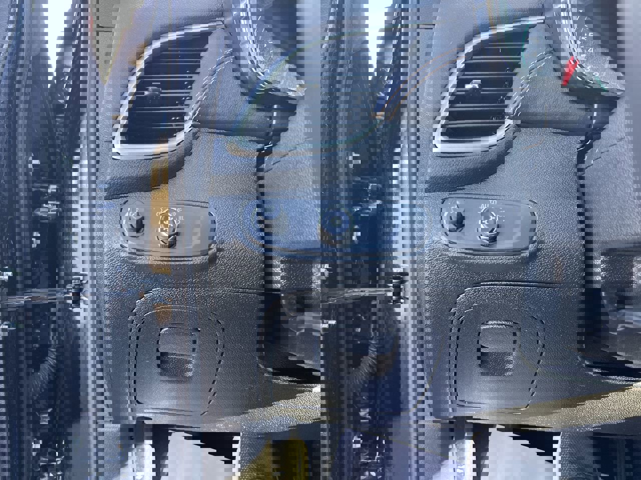 Used 2018 Chevrolet Trax LT w/ Redline Edition image 28