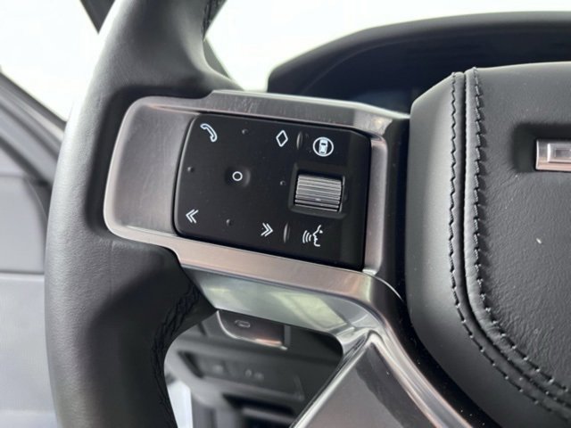 New 2025 Land Rover Discovery Dynamic SE image 12