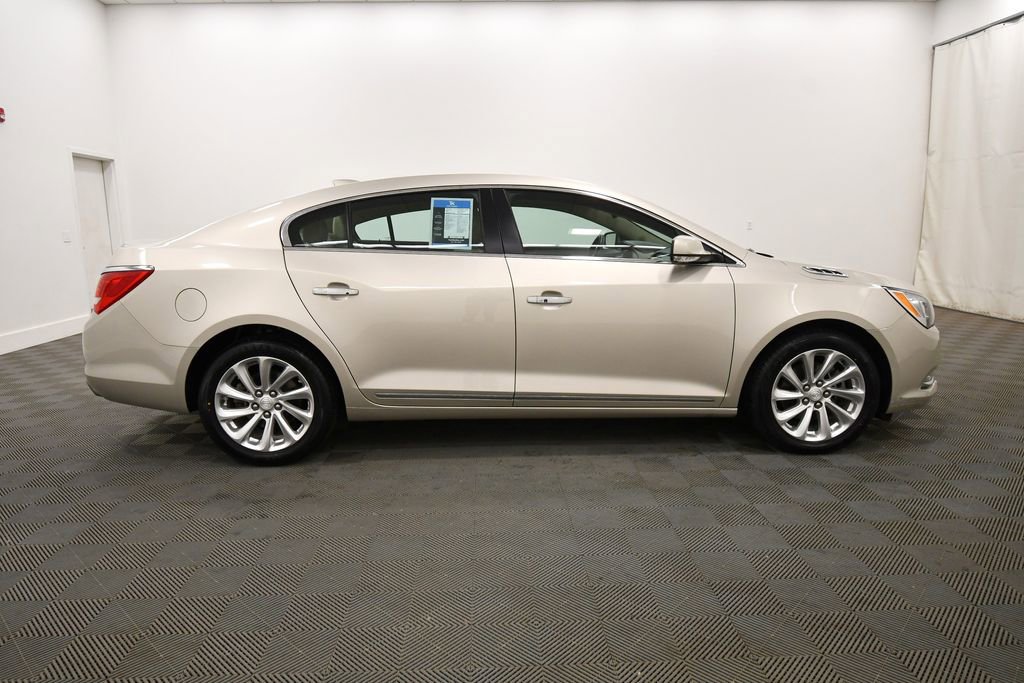 Used 2016 Buick LaCrosse Premium w/ Driver Confidence Package #1 FWD image 9