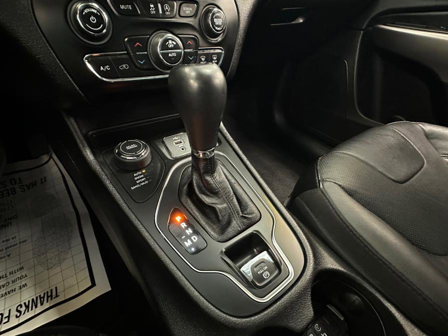 Used 2021 Jeep Cherokee Latitude Lux w/ Sun & Sound Group AWD/4WD image 50