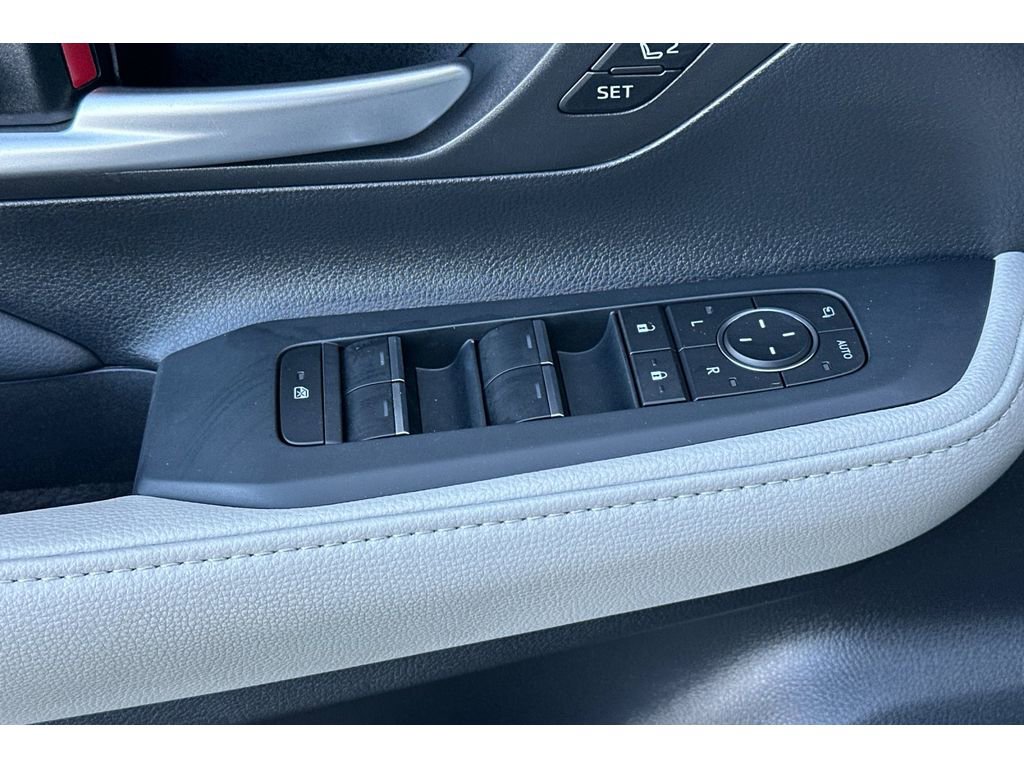 Certified 2025 Toyota Grand Highlander AWD image 12