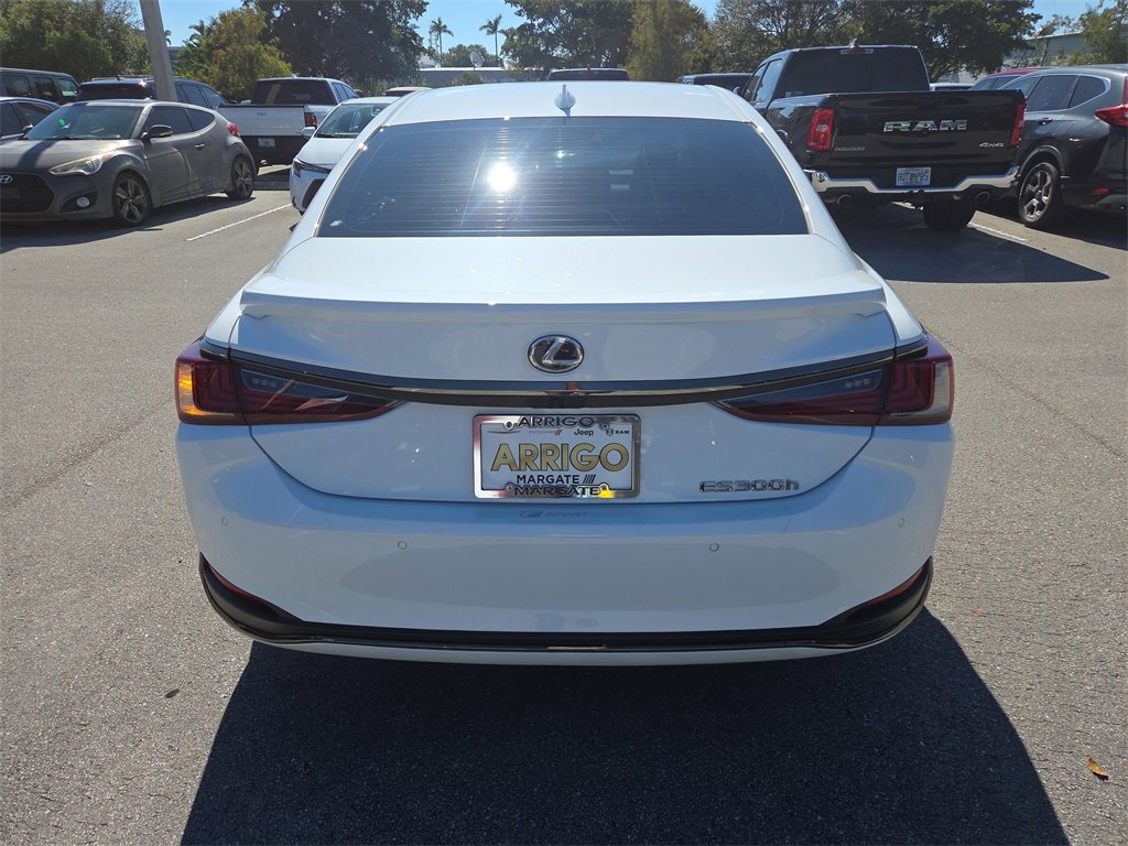Used 2023 Lexus ES 300h F Sport image 7