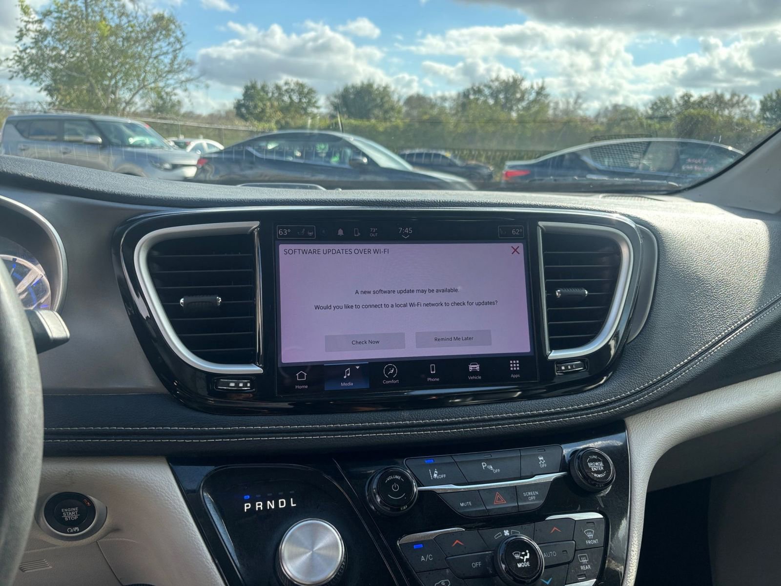 Used 2023 Chrysler Pacifica Touring-L image 22