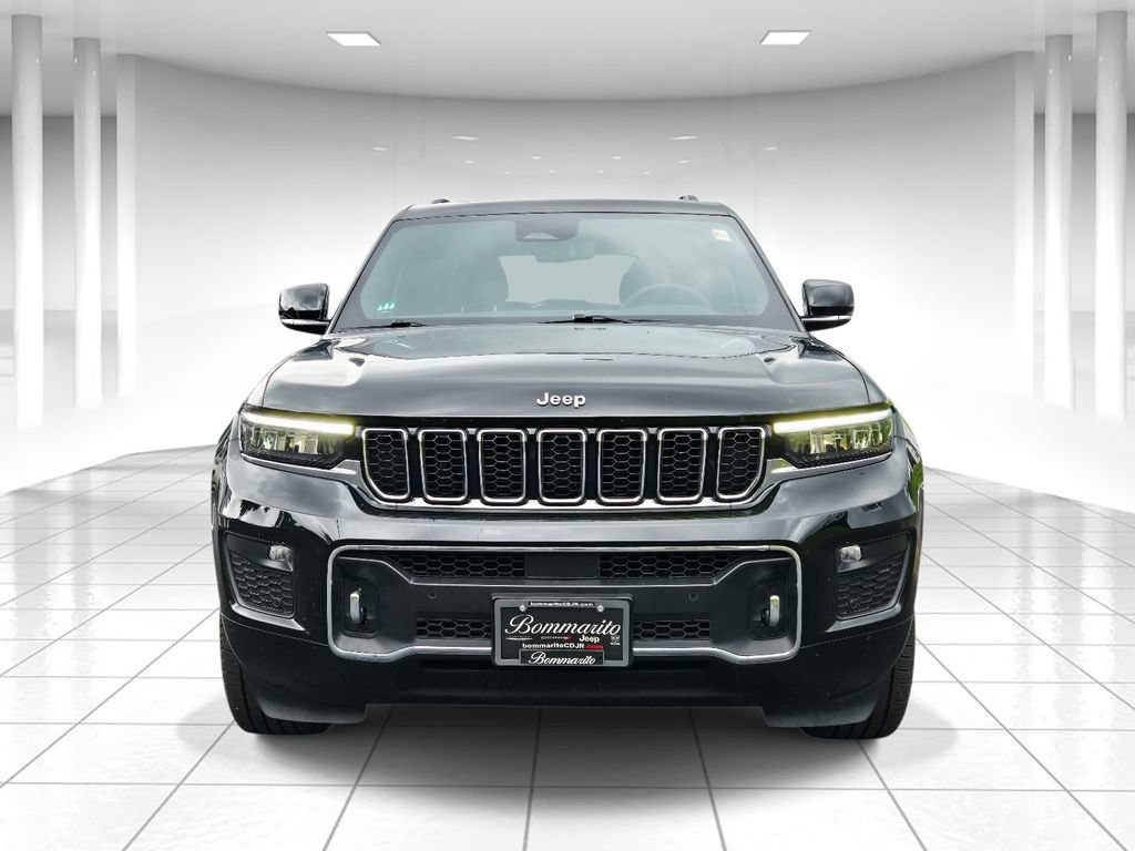 Used 2023 Jeep Grand Cherokee Overland w/ Luxury Tech Group IV AWD/4WD image 8