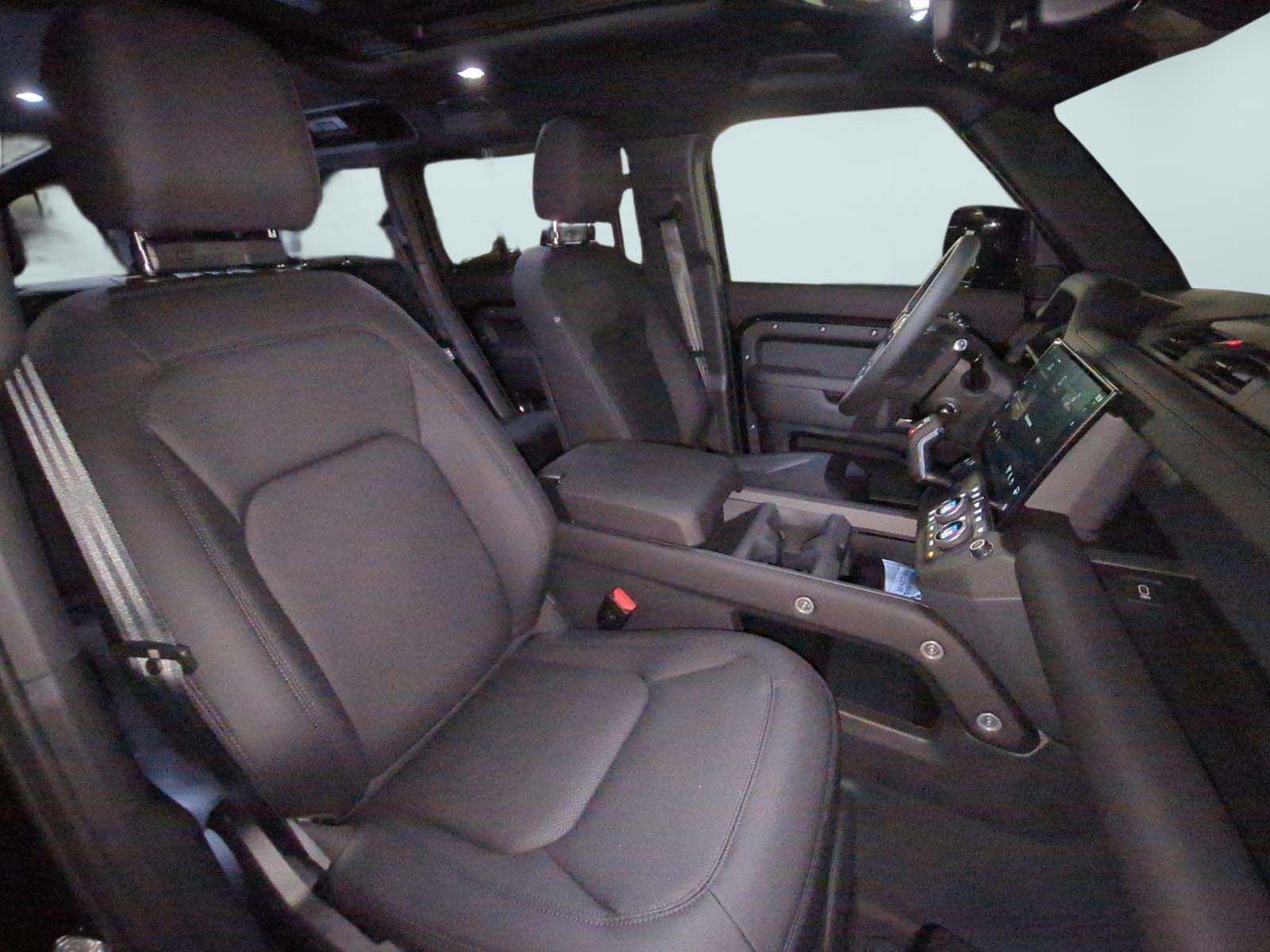New 2026 Land Rover Defender 110 X-Dynamic SE AWD/4WD image 30