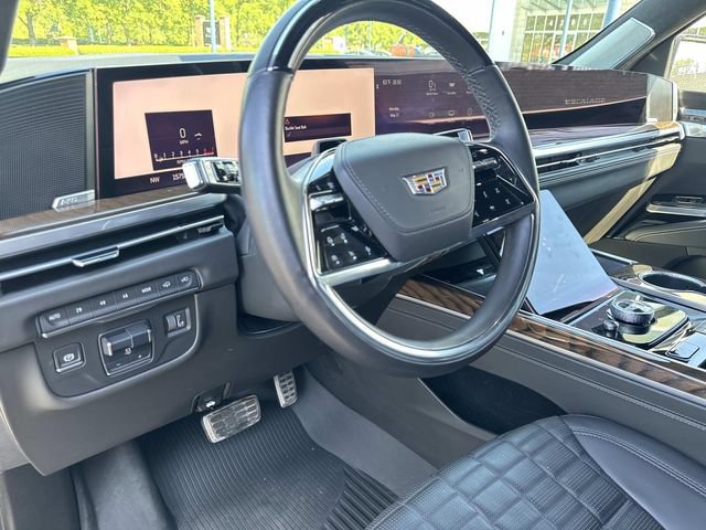Certified 2025 Cadillac Escalade Sport Platinum w/ LPO, Floor Liner Package AWD/4WD image 22