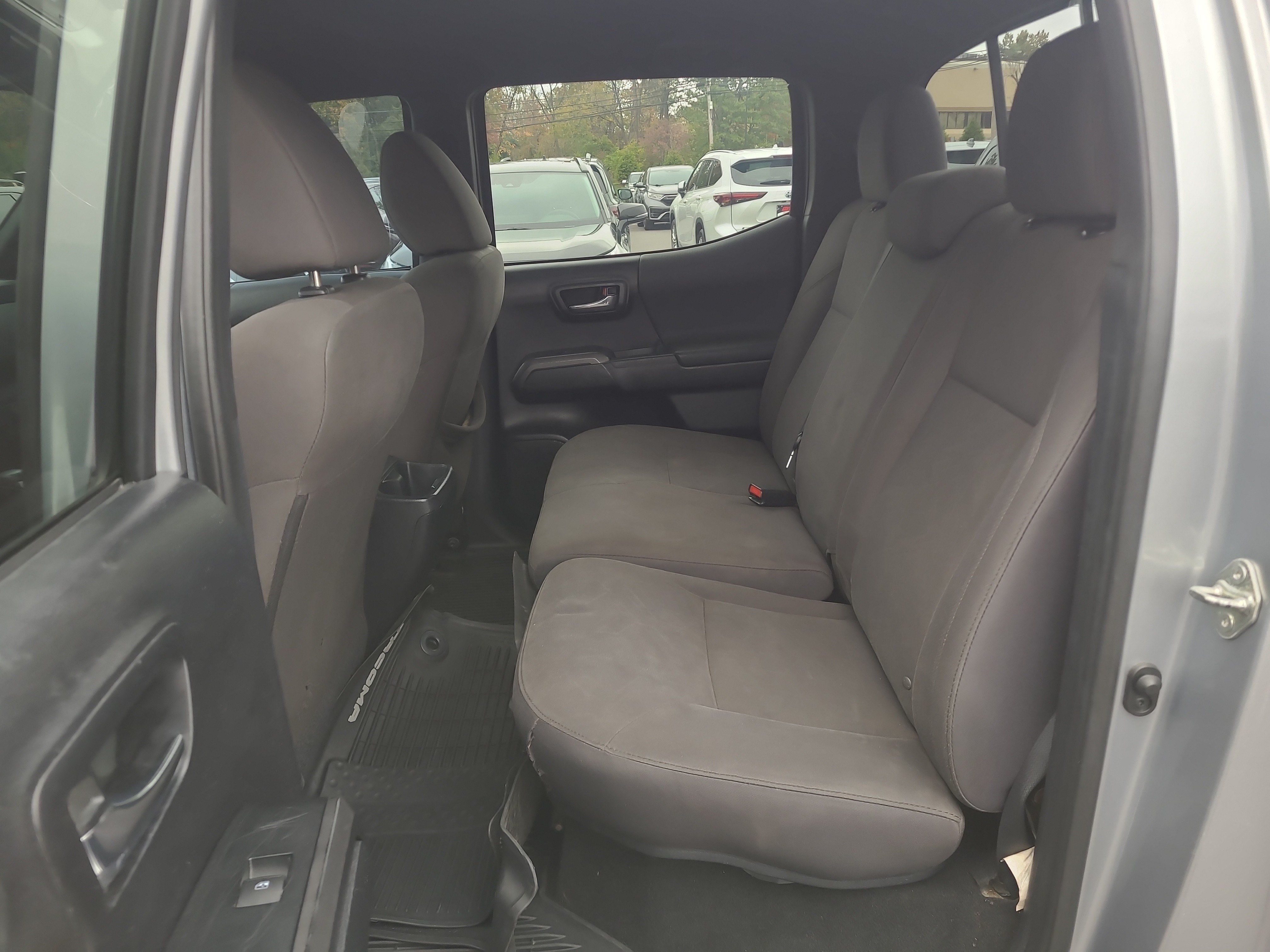 Used 2017 Toyota Tacoma TRD Sport w/ Exterior Package AWD/4WD image 27