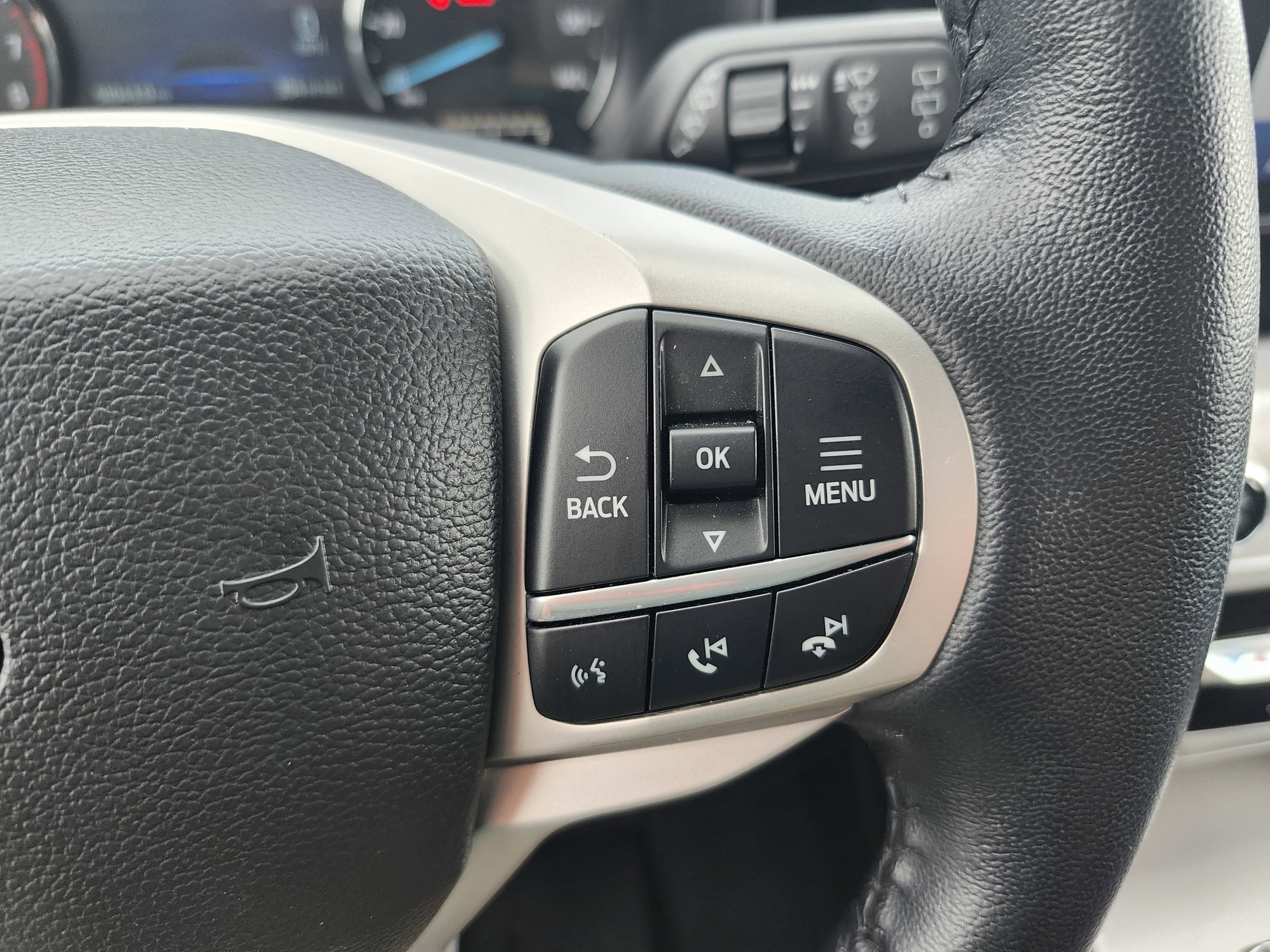 Used 2023 Ford Explorer XLT w/ Equipment Group 202A image 13