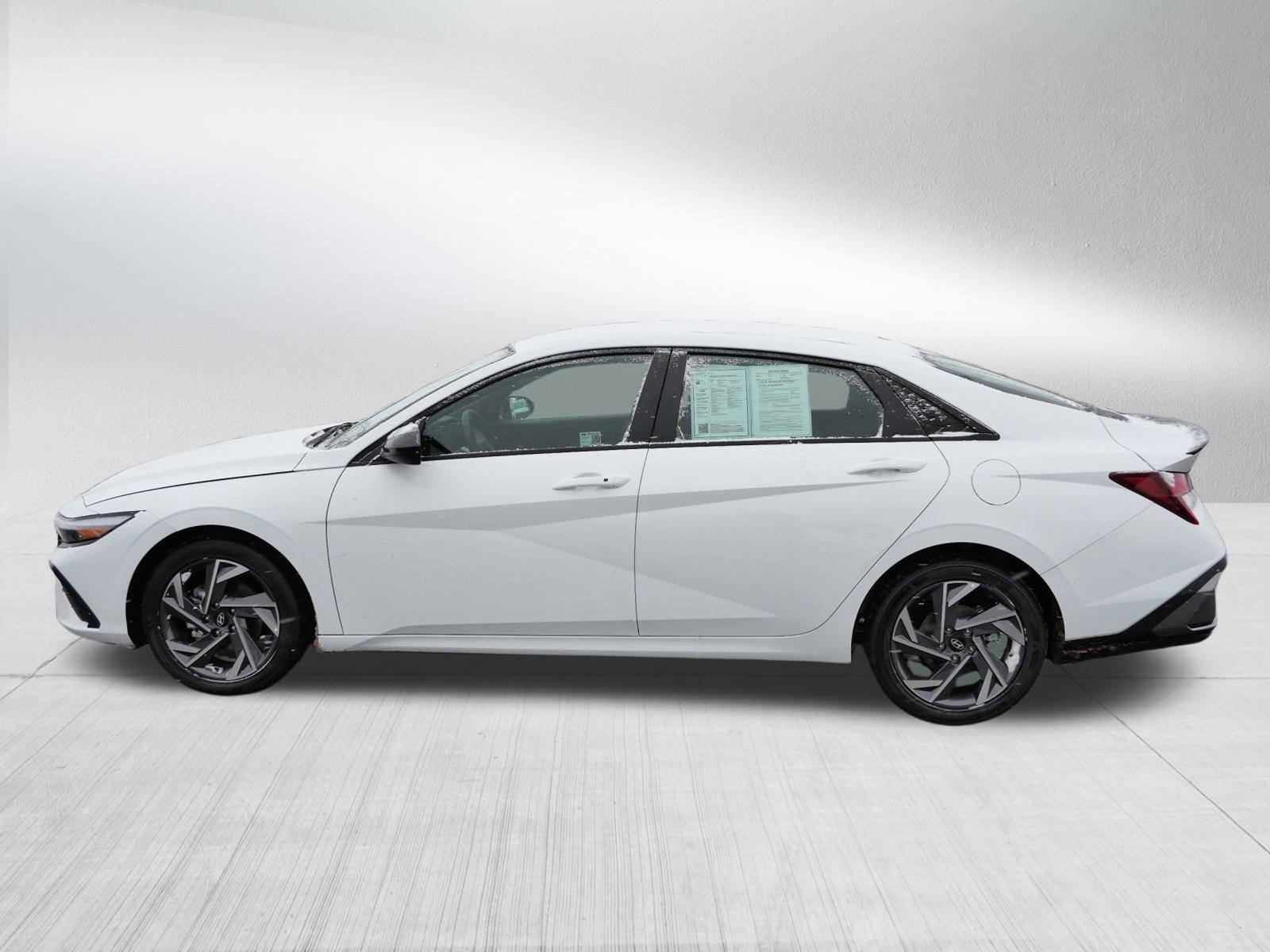 Certified 2025 Hyundai Elantra Sport image 4