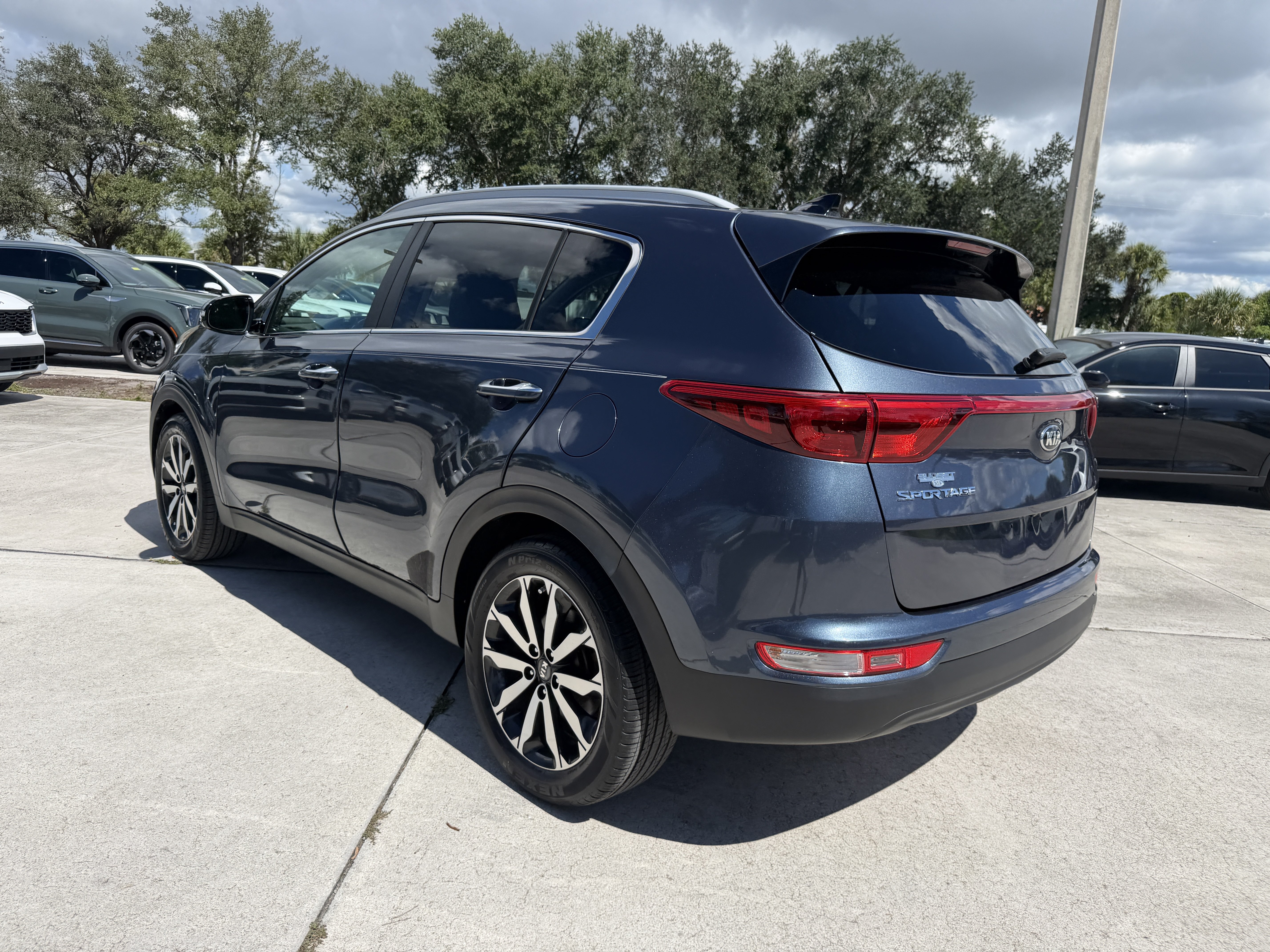 Used 2017 Kia Sportage EX w/ EX Premium Package FWD image 6