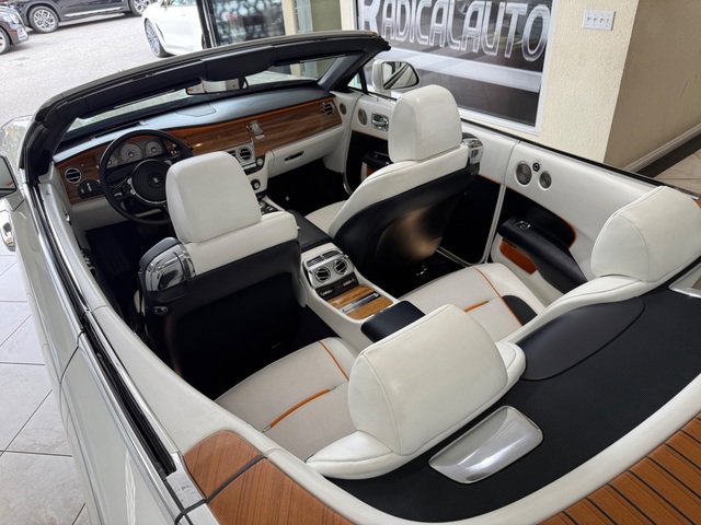 Used 2016 Rolls-Royce Dawn RWD image 19