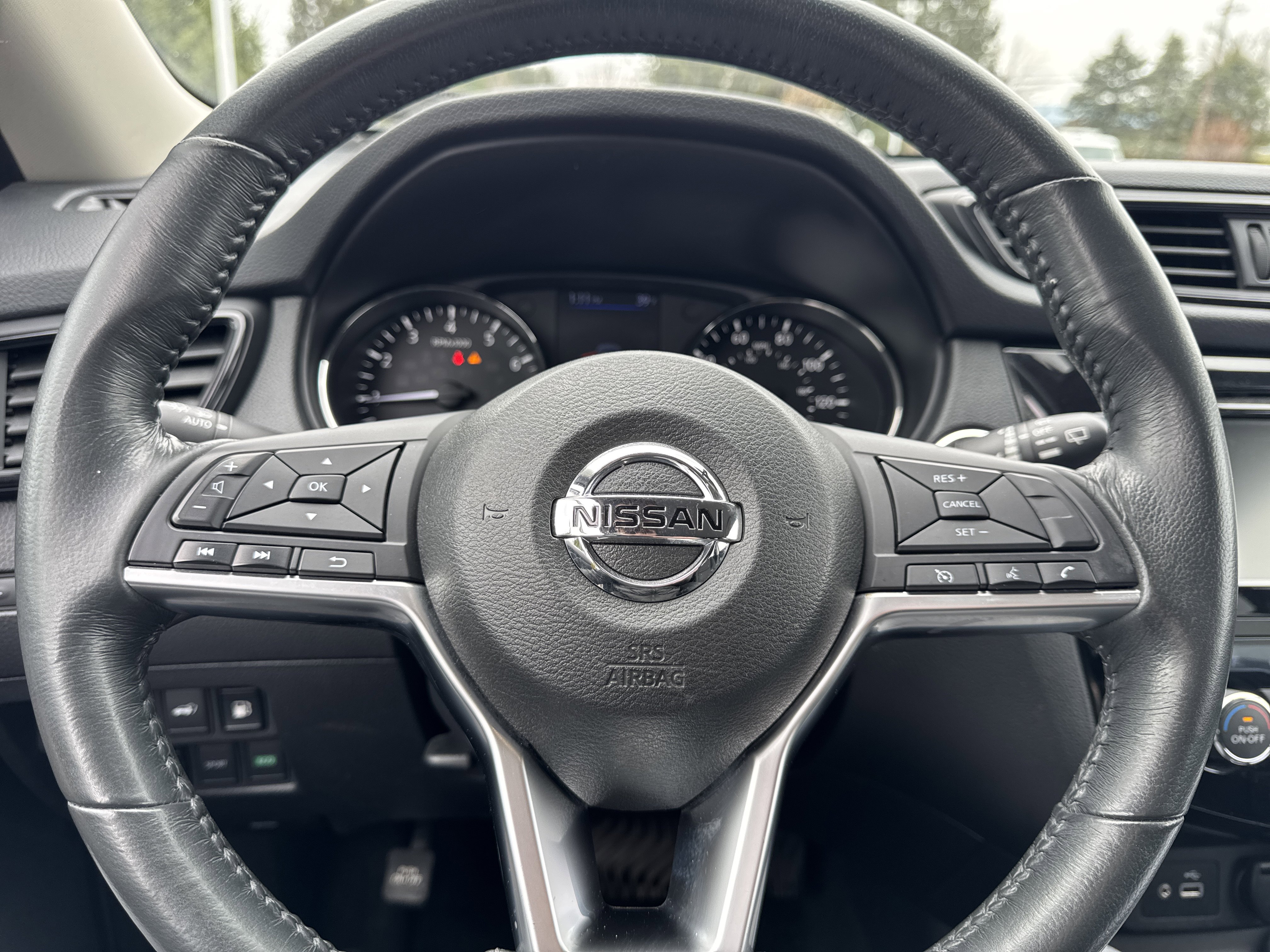 Used 2018 Nissan Rogue SV image 18