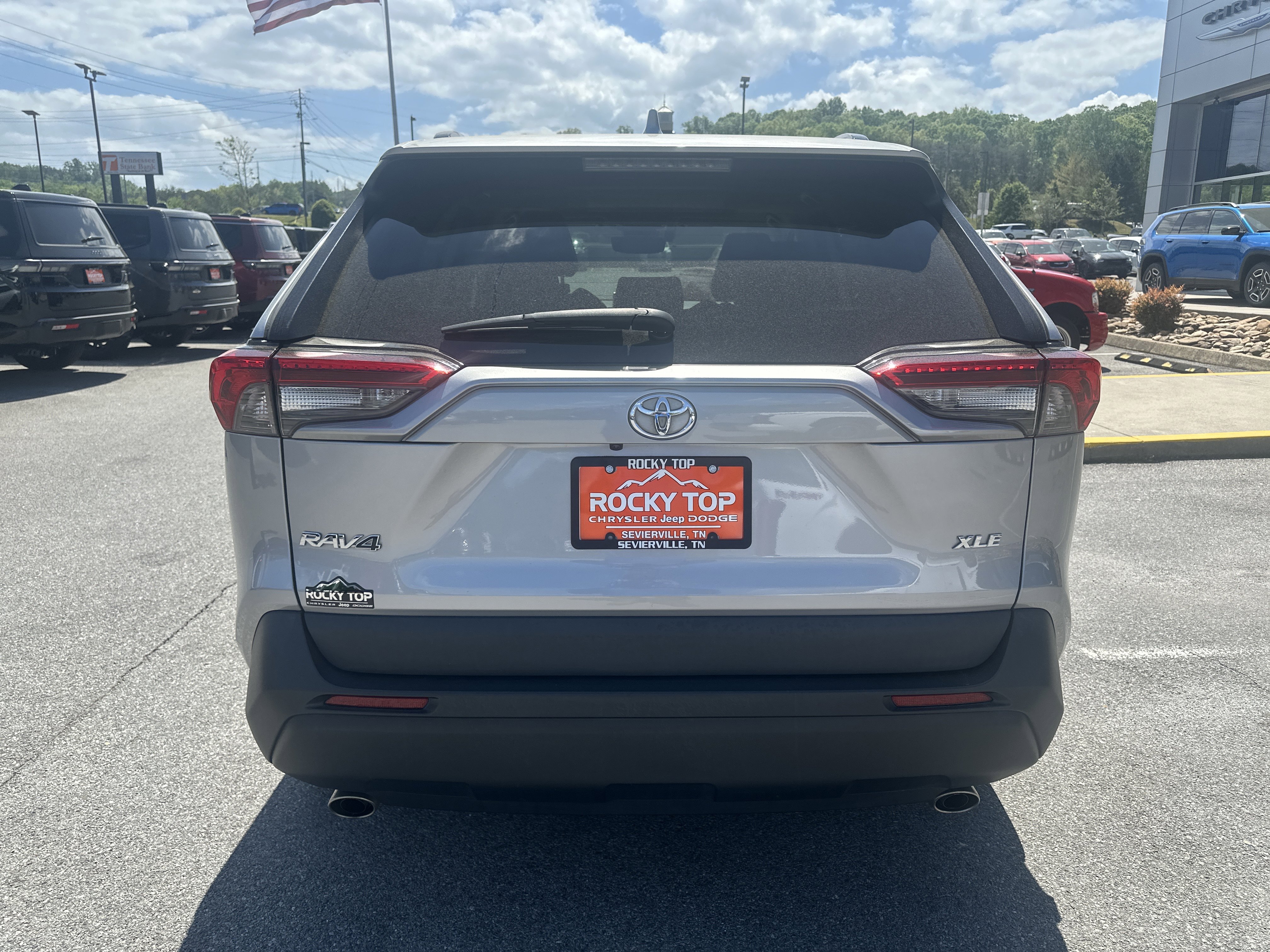 Used 2021 Toyota RAV4 XLE Premium image 9