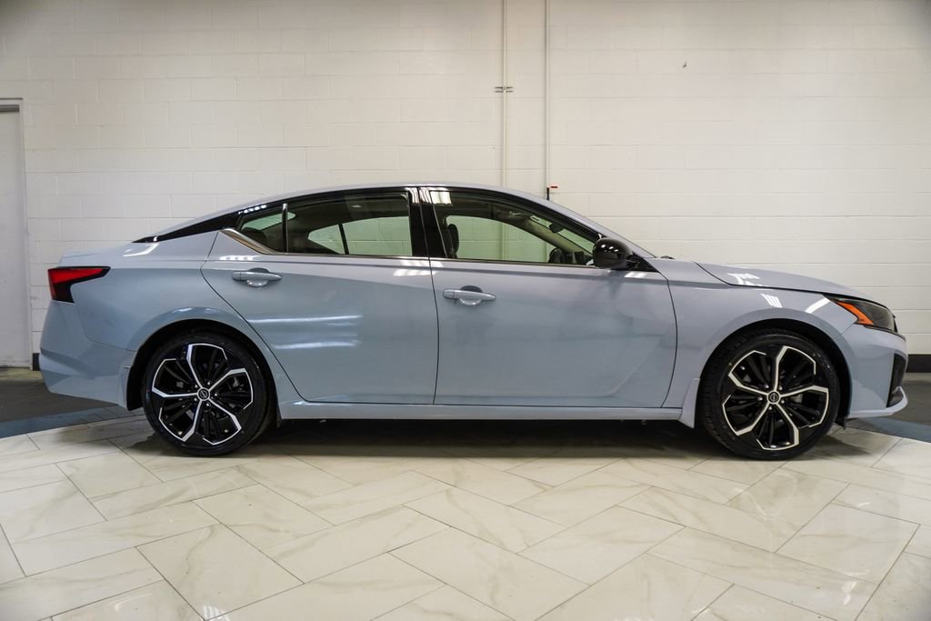 Used 2024 Nissan Altima 2.5 SR w/ SR Premium Package image 37