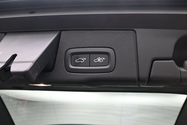 Used 2023 Volvo XC60 B5 Ultimate w/ Climate Package AWD/4WD image 32
