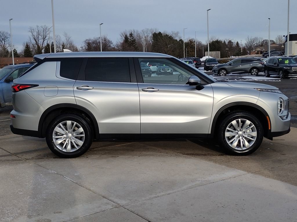 New 2026 Mitsubishi Outlander ES image 14