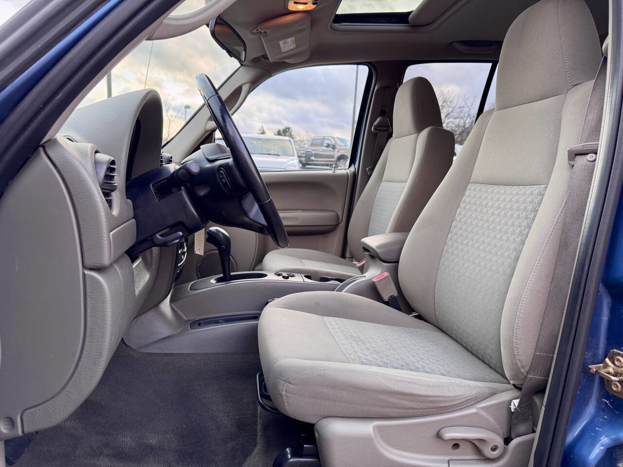 Used 2005 Jeep Liberty Sport image 8