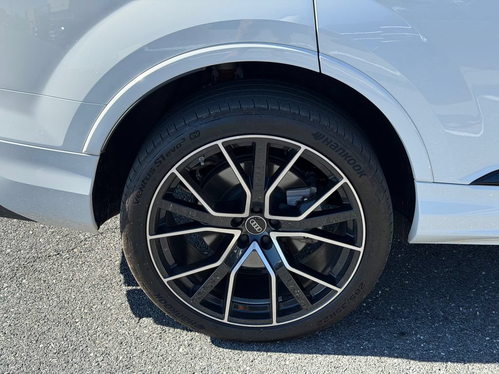 Certified 2025 Audi Q7 3.0T Prestige AWD/4WD image 13