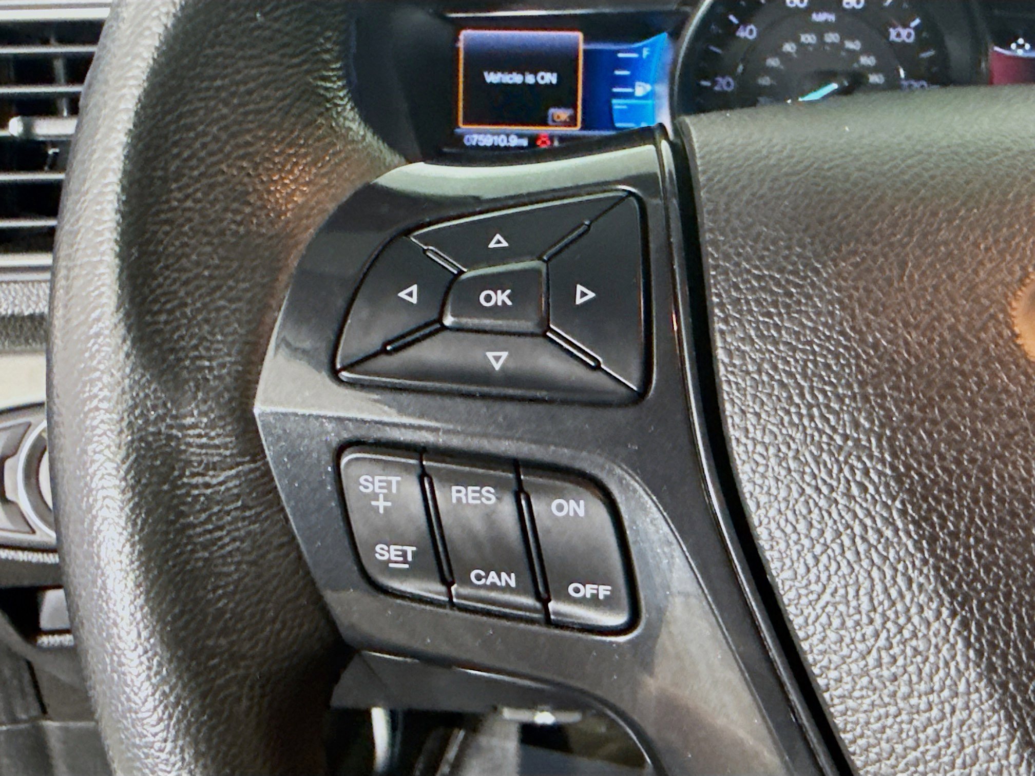 Used 2018 Ford Explorer XLT w/ Equipment Group 202A image 14