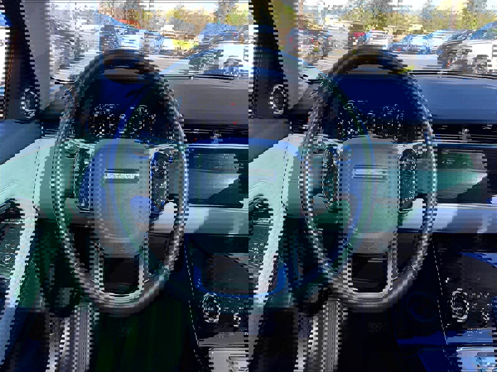 Used 2020 Land Rover Range Rover Evoque SE image 6