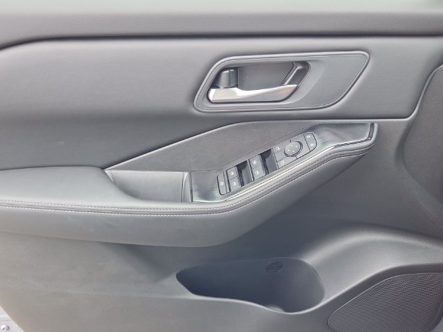 Used 2026 Nissan Rogue SV w/ Cold Weather Package FWD image 27