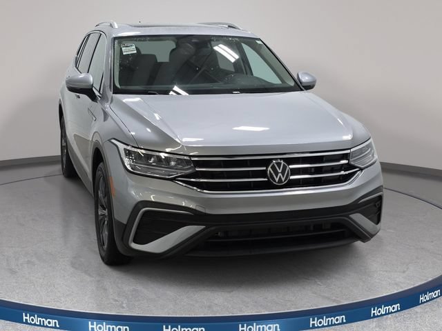 Used 2022 Volkswagen Tiguan SE AWD/4WD image 3