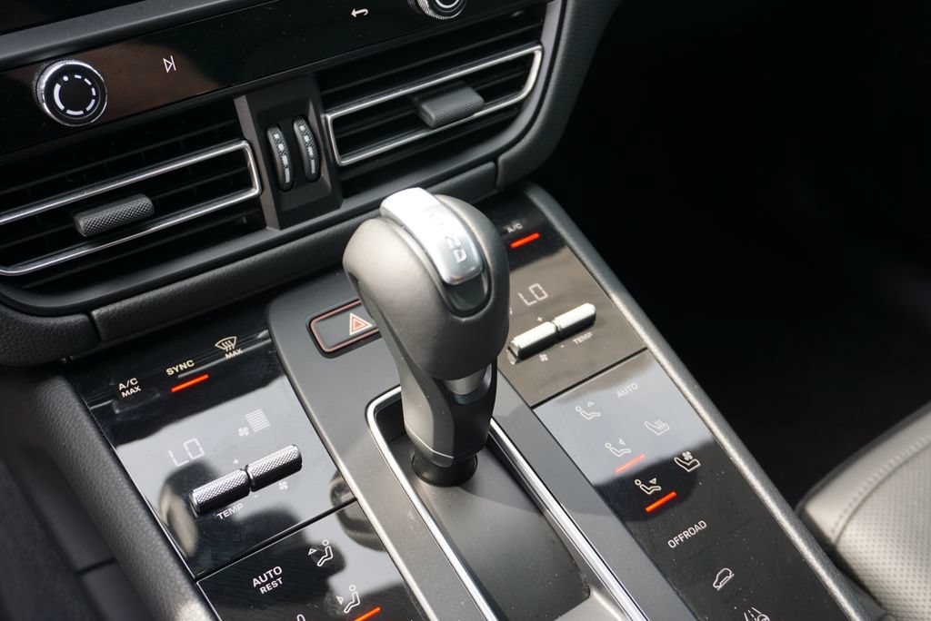 Used 2023 Porsche Macan S AWD/4WD image 40