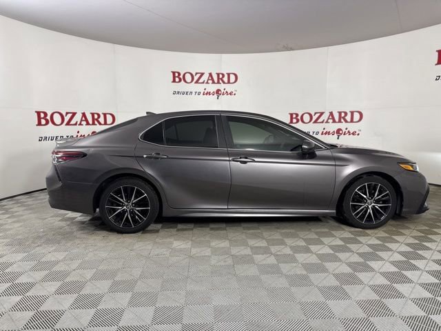 Used 2021 Toyota Camry SE image 9