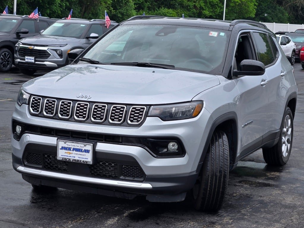 Used 2025 Jeep Compass Limited AWD/4WD image 5