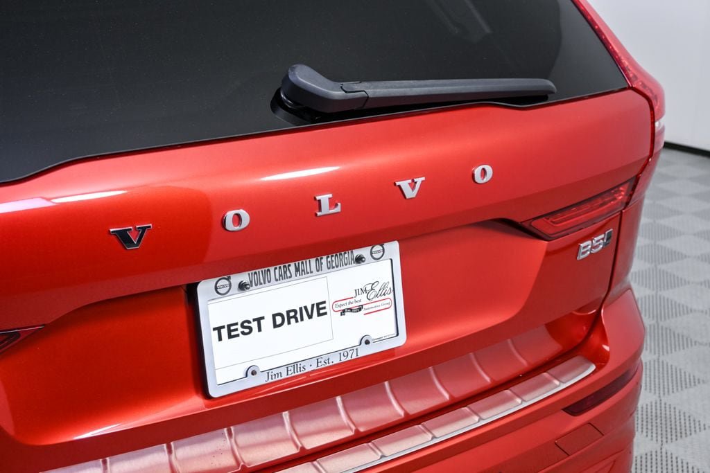 Certified 2022 Volvo XC60 B5 Momentum w/ Advanced Package AWD/4WD image 38