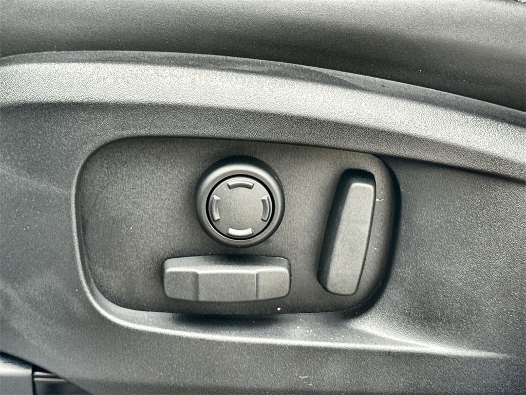 Used 2025 Land Rover Defender 110 S image 20