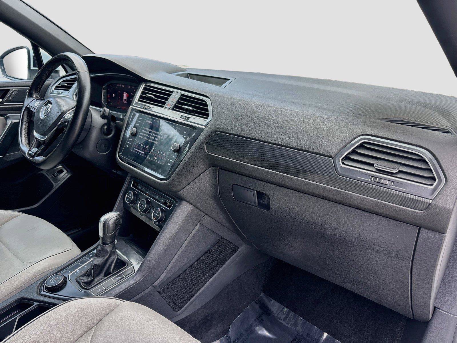 Used 2020 Volkswagen Tiguan SEL Premium R-Line w/ 3rd Row Seat Package AWD/4WD image 28