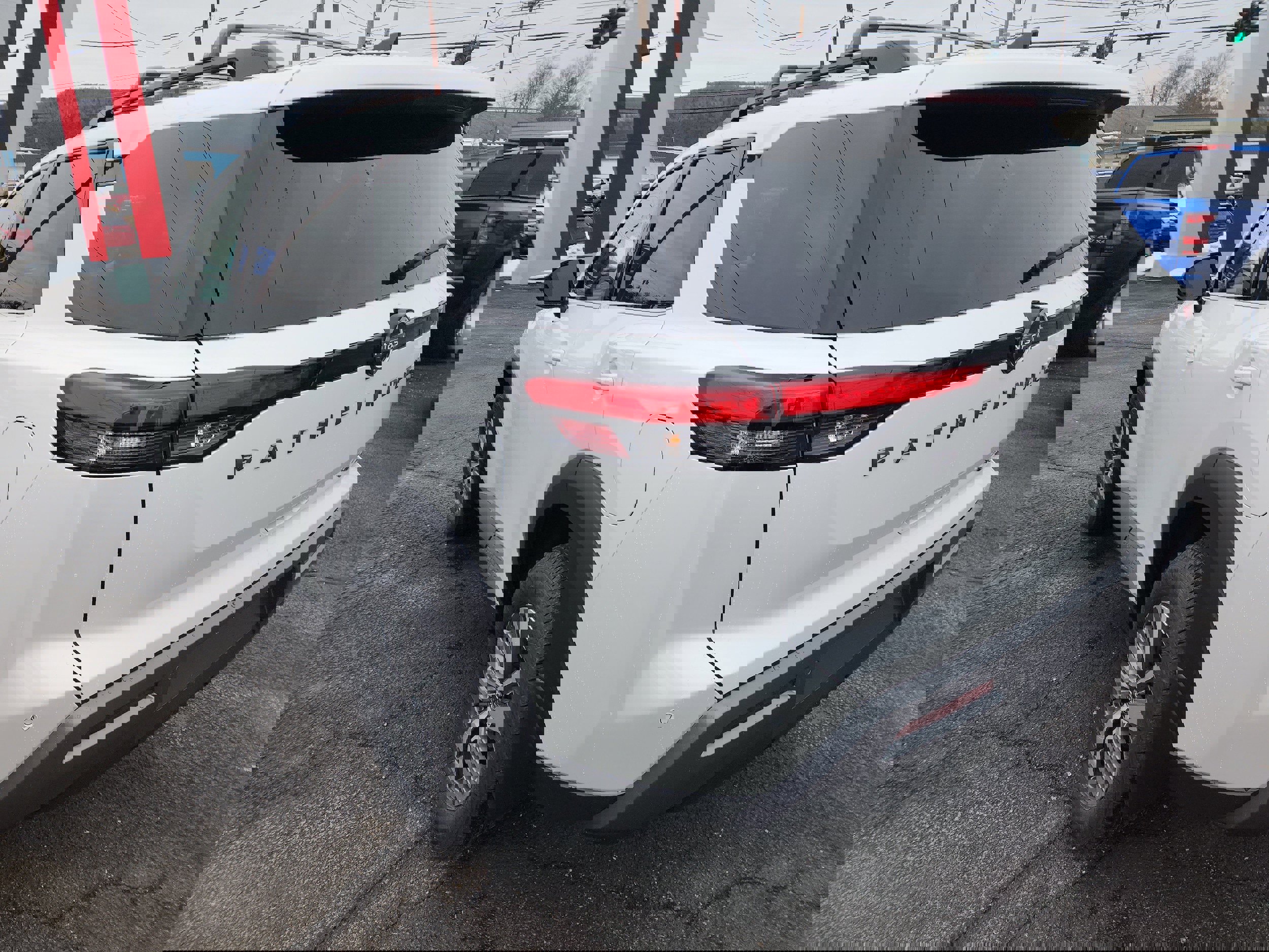 New 2026 Nissan Pathfinder SL image 6