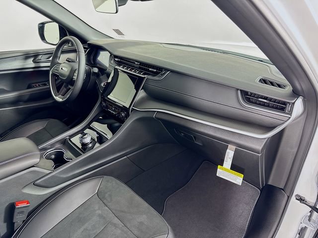 New 2025 Jeep Grand Cherokee L Laredo image 31