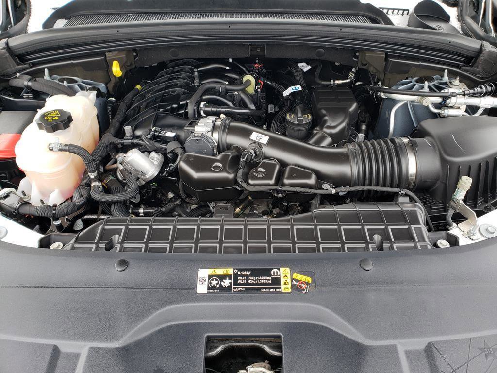 Used 2023 Jeep Grand Cherokee L Laredo image 16