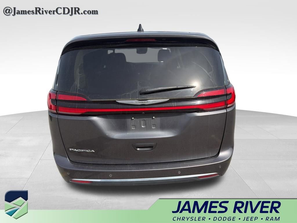 Used 2023 Chrysler Pacifica Touring-L image 7