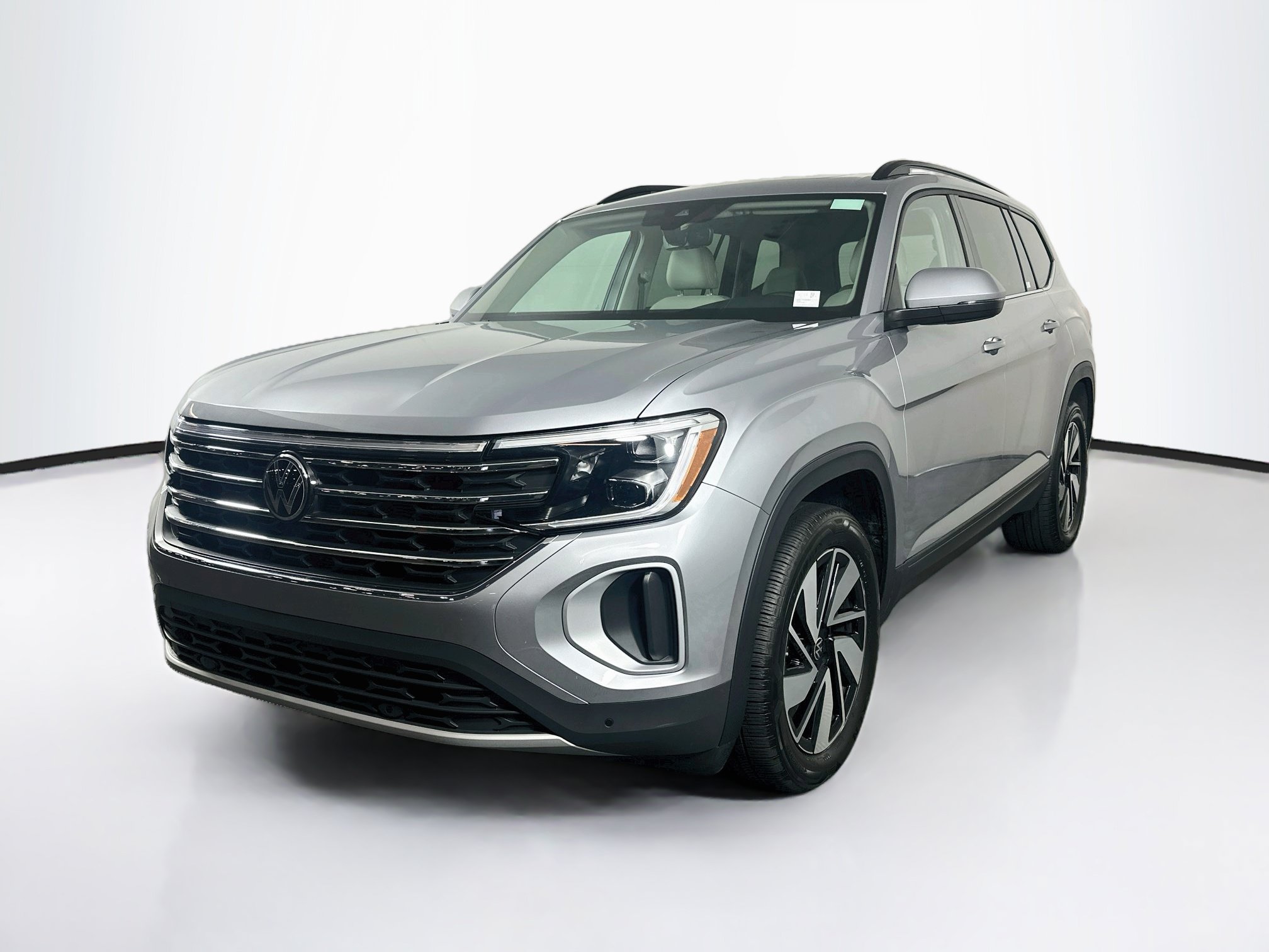 Used 2026 Volkswagen Atlas SE FWD image 3