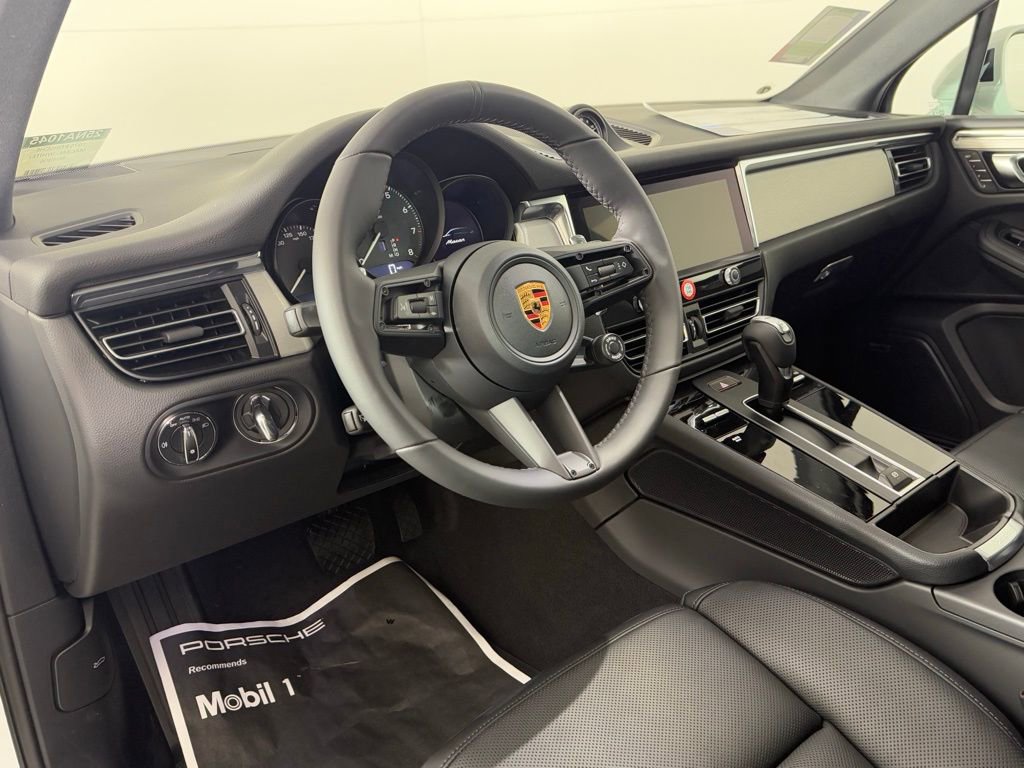 New 2026 Porsche Macan image 4