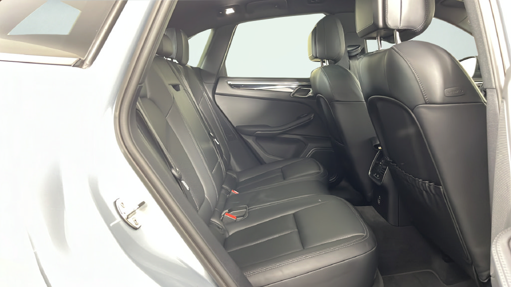 Used 2023 Porsche Macan Turbo AWD/4WD image 19