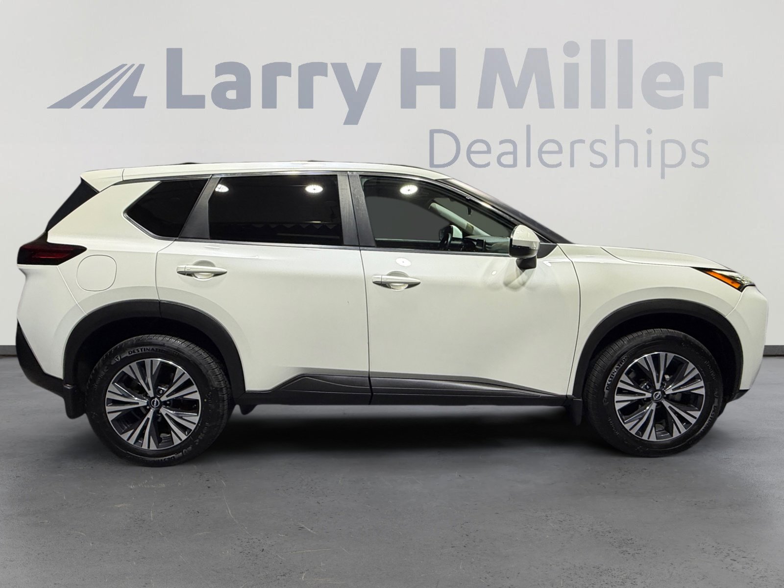 Used 2022 Nissan Rogue SV image 6