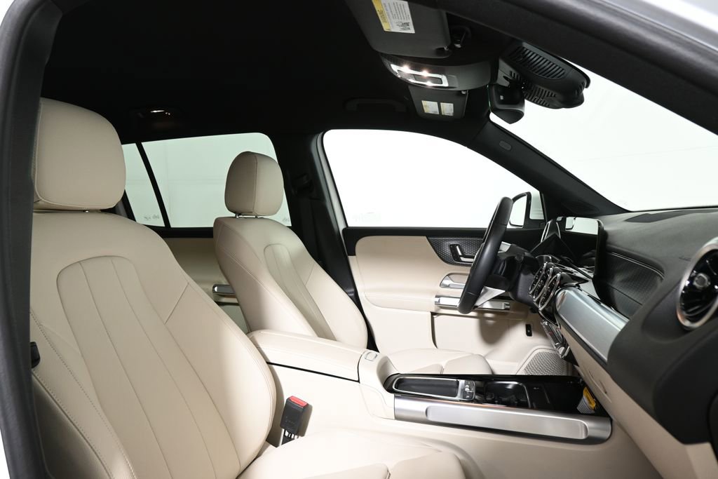 Used 2025 Mercedes-Benz GLB 250 4MATIC image 26