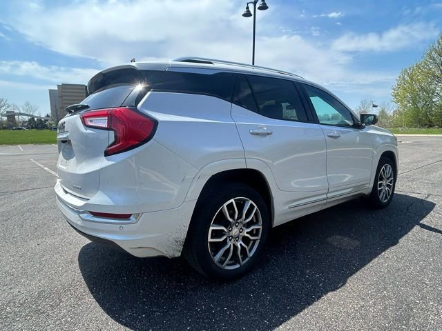Used 2023 GMC Terrain Denali w/ Denali Premium Package AWD/4WD image 5