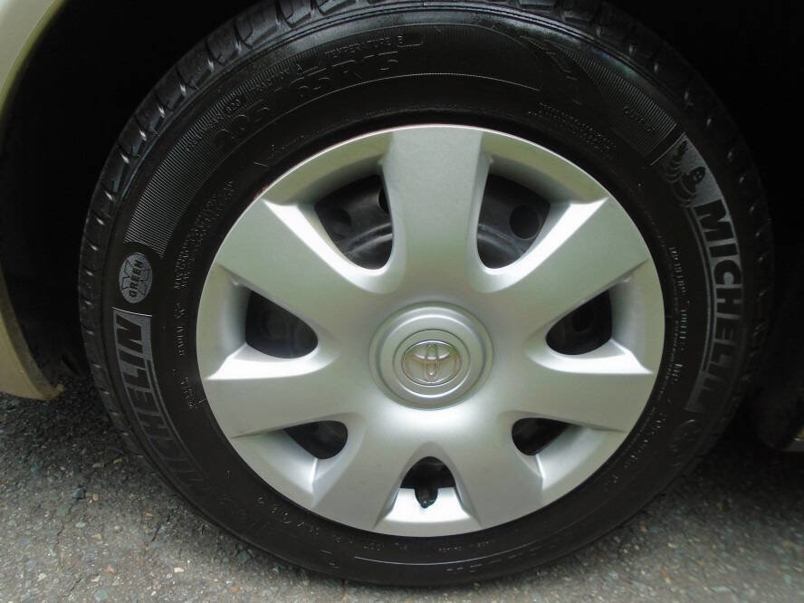 Used 2004 Toyota Camry LE FWD image 26