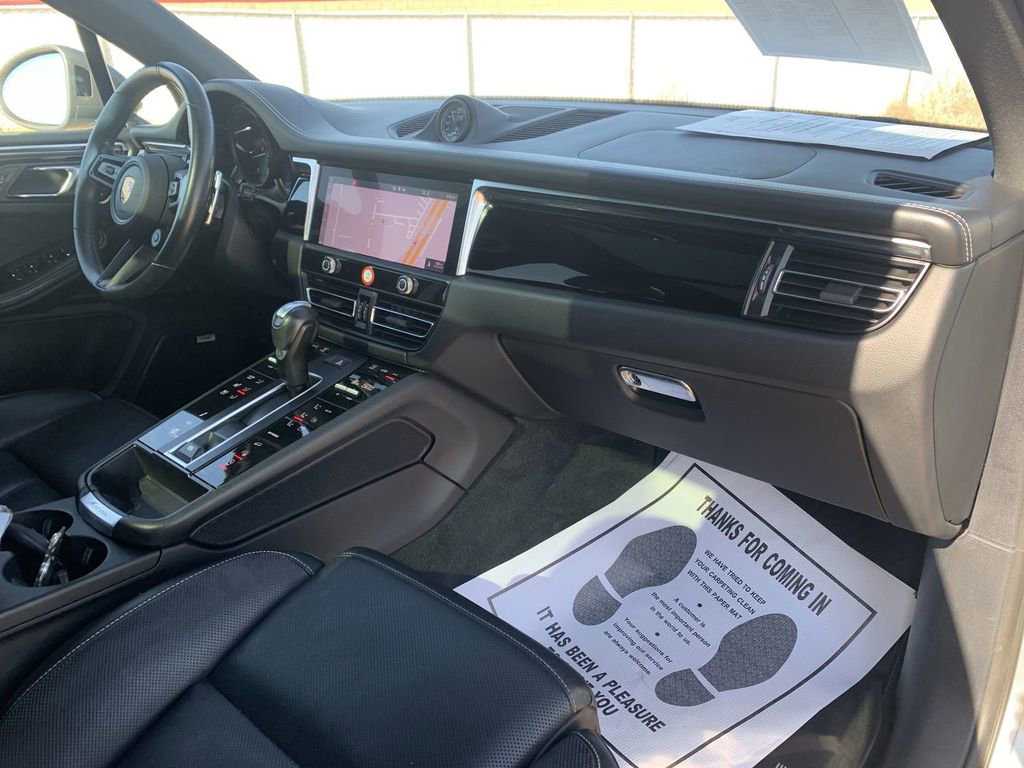 Used 2023 Porsche Macan Base image 27