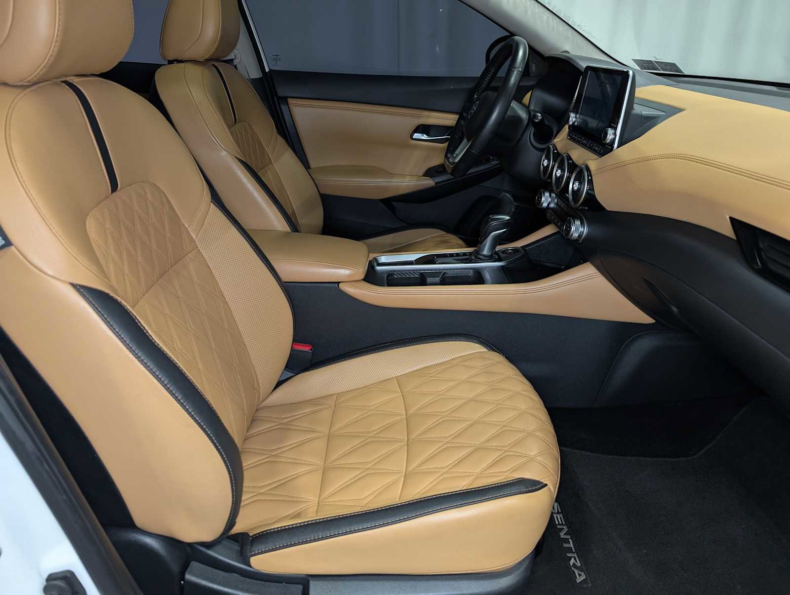 Used 2022 Nissan Sentra SV w/ SV Premium Package image 39