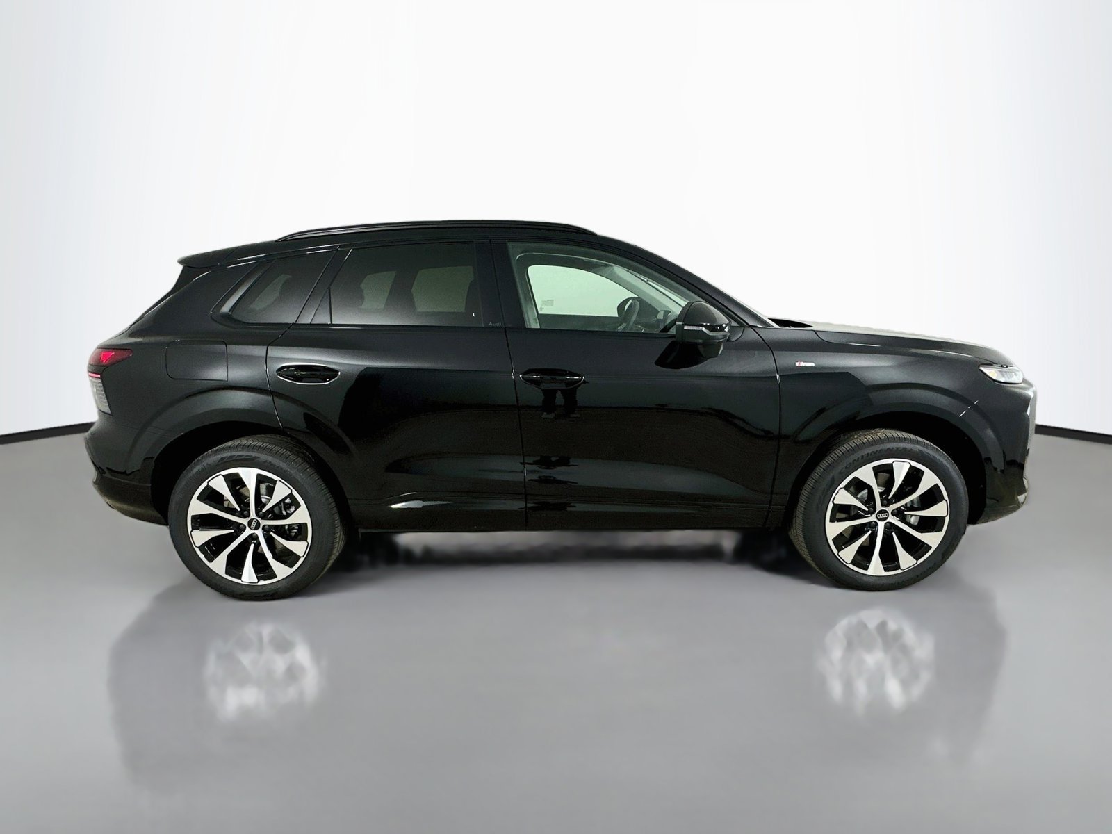 New 2026 Audi Q3 quattro 2.0T AWD/4WD image 4