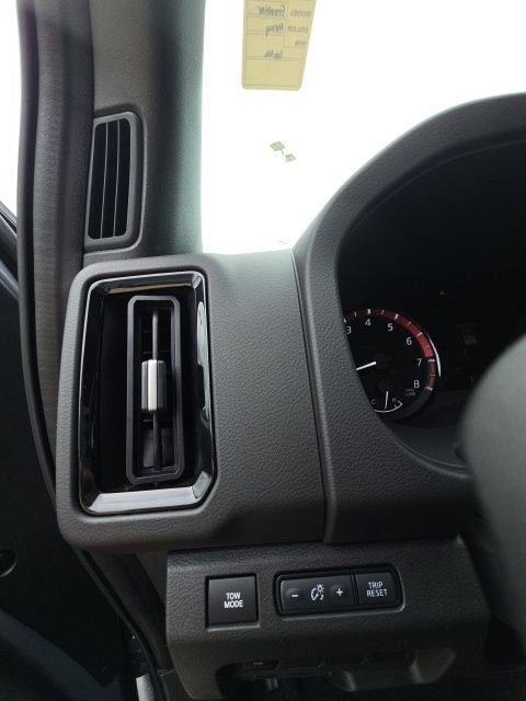 New 2025 Nissan Frontier PRO-4X w/ Tow Package image 18