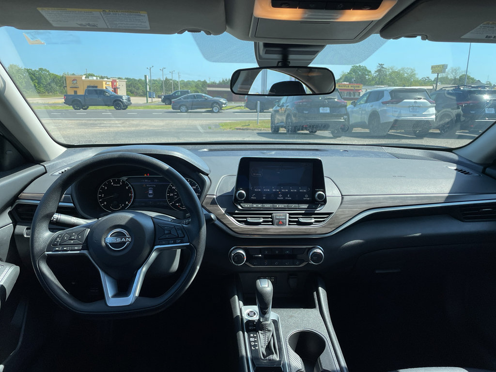Used 2025 Nissan Altima 2.5 SV image 11