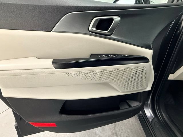Used 2023 Kia Carnival LX FWD image 21