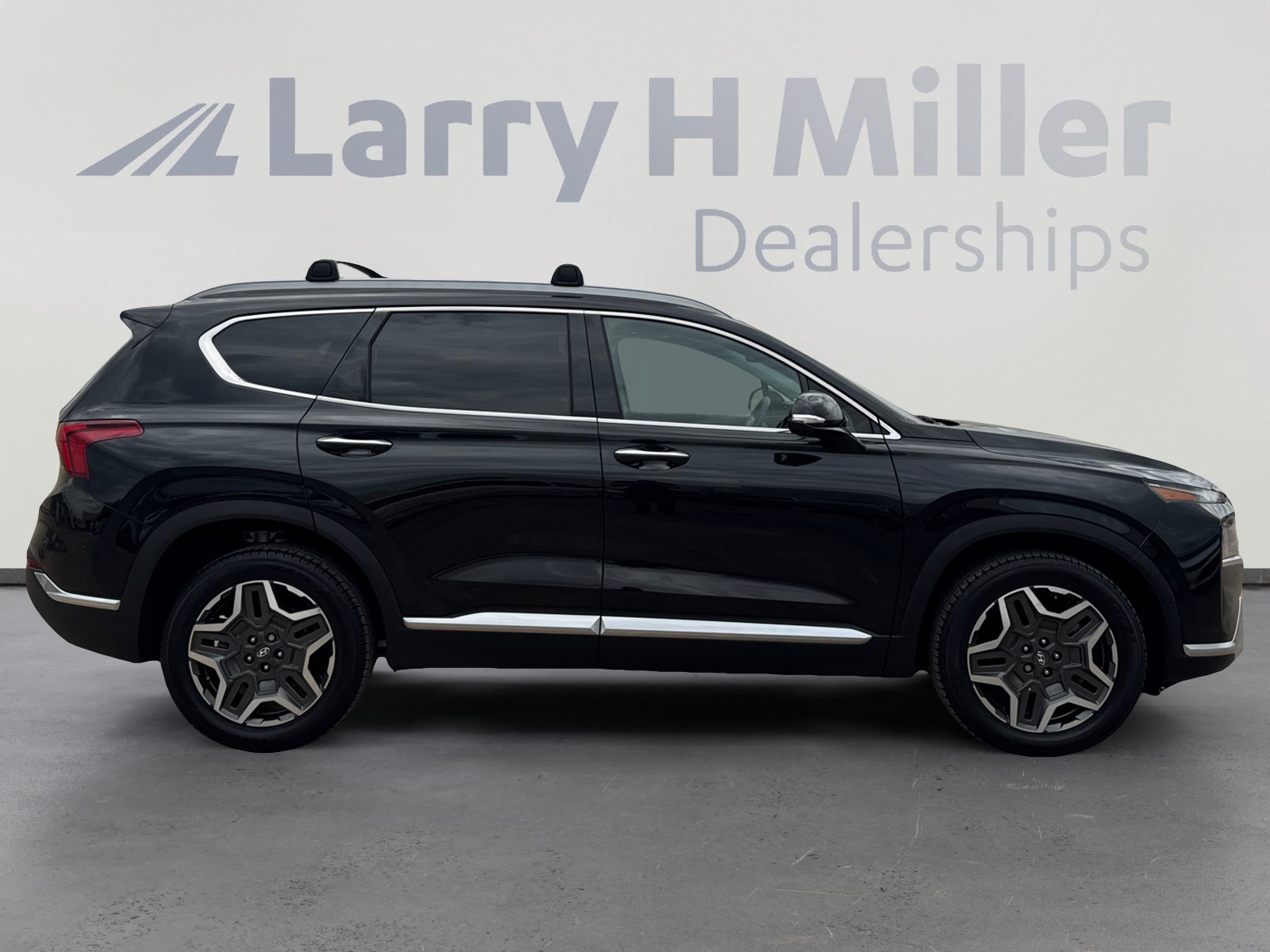 Used 2021 Hyundai Santa Fe Limited w/ Cargo Package FWD image 6